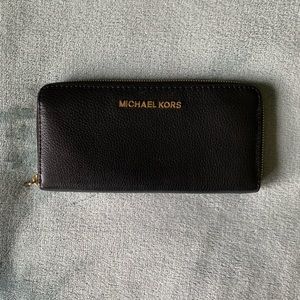 Beautiful NWOT Michael Kors Black Leather Wallet